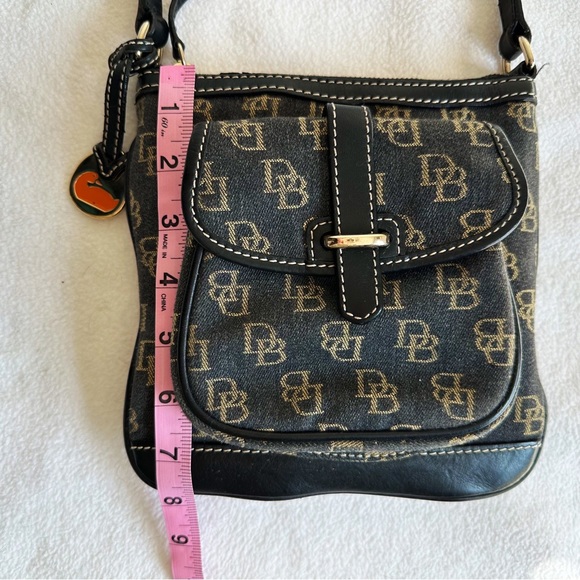Dooney and Bourke Y2K Black Signature Logo Canvas Leather Crossbody Purse - Picture 14 of 16